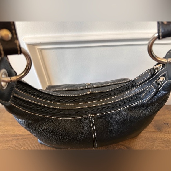 Beautiful Etienne Aigner black leather handbag in great condition - Picture 5 of 13